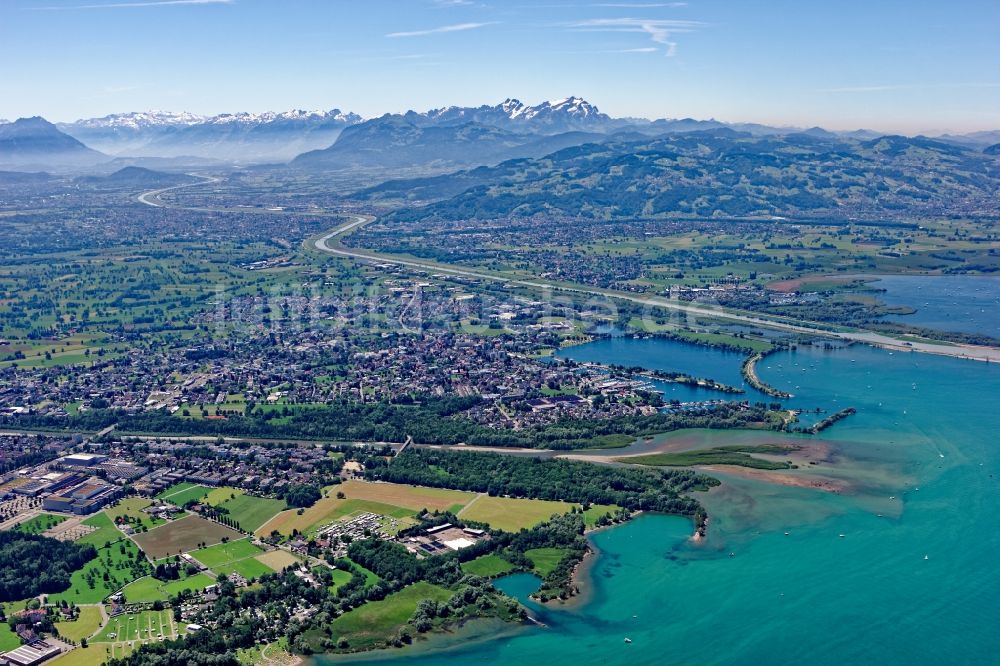 Luftaufnahme Hard - Mündung des Rheins in den Bodensee am Rheindelta nahe Fußach und Hard im Vorarlberg in Österreich
