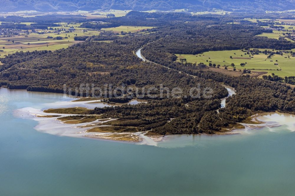 Chiemsee von oben - Mündung der Tiroler Achen in Übersee im Bundesland Bayern