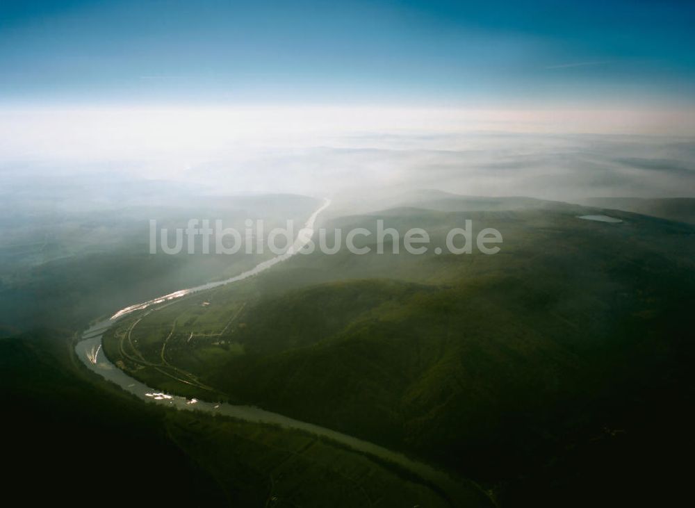 Luftbild Gemünden am Main - Morgendlicher Hochnebel an der Mainwindung bei Gemünden in Bayern