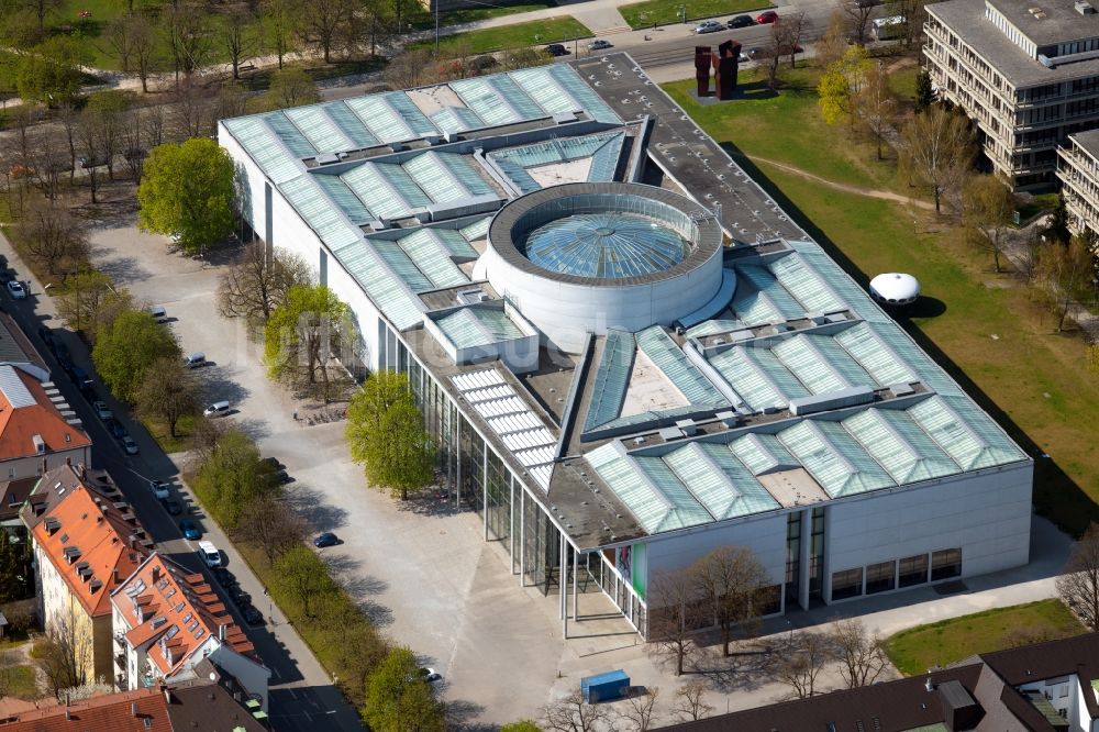 München von oben - Museum Pinakothek der Moderne in München Maxvorstadt im Bundesland Bayern