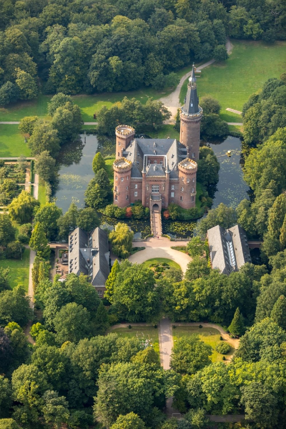 Bedburg-Hau von oben - Museum Schloss Moyland in Bedburg-Hau im Bundesland Nordrhein-Westfalen, Deutschland