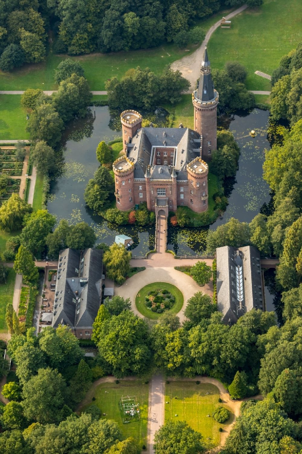 Bedburg-Hau aus der Vogelperspektive: Museum Schloss Moyland in Bedburg-Hau im Bundesland Nordrhein-Westfalen, Deutschland