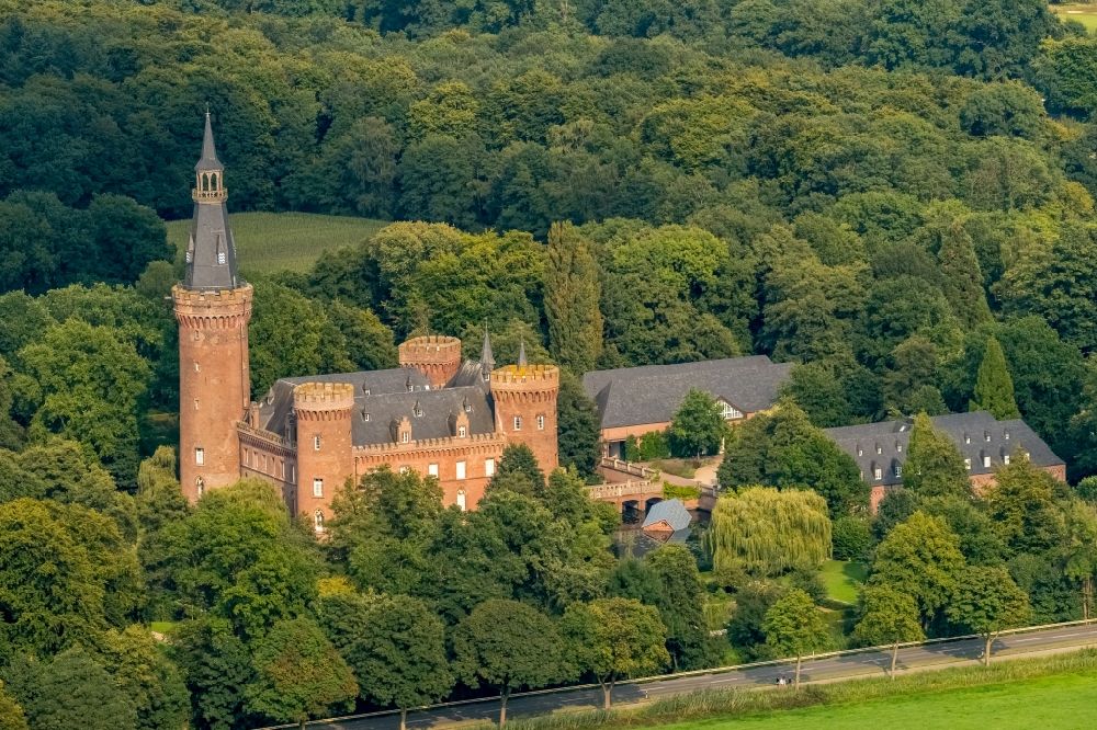 Bedburg-Hau aus der Vogelperspektive: Museum Schloss Moyland in Bedburg-Hau im Bundesland Nordrhein-Westfalen, Deutschland