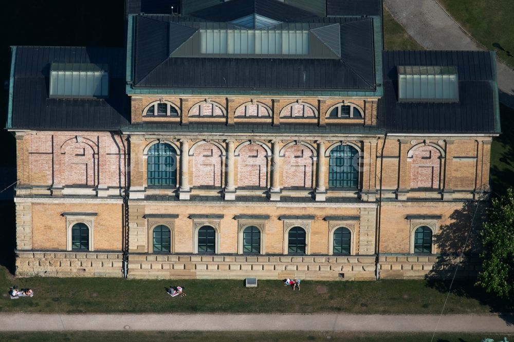 München aus der Vogelperspektive: Museums- Gebäude- Ensemble Alte Pinakothek in München im Bundesland Bayern, Deutschland