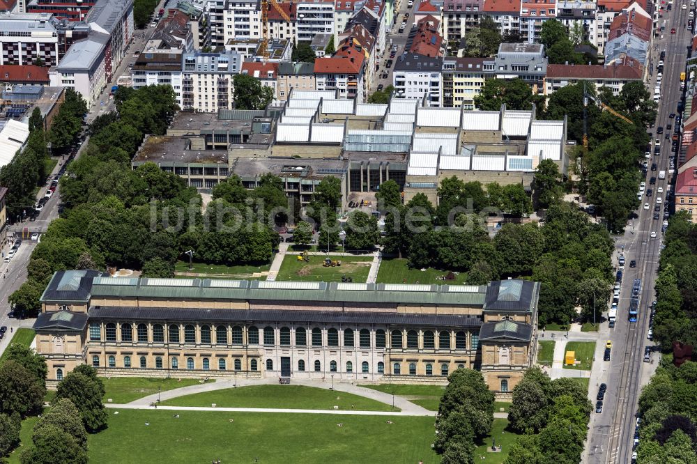 München aus der Vogelperspektive: Museums- Gebäude- Ensemble Alte Pinakothek in München im Bundesland Bayern, Deutschland