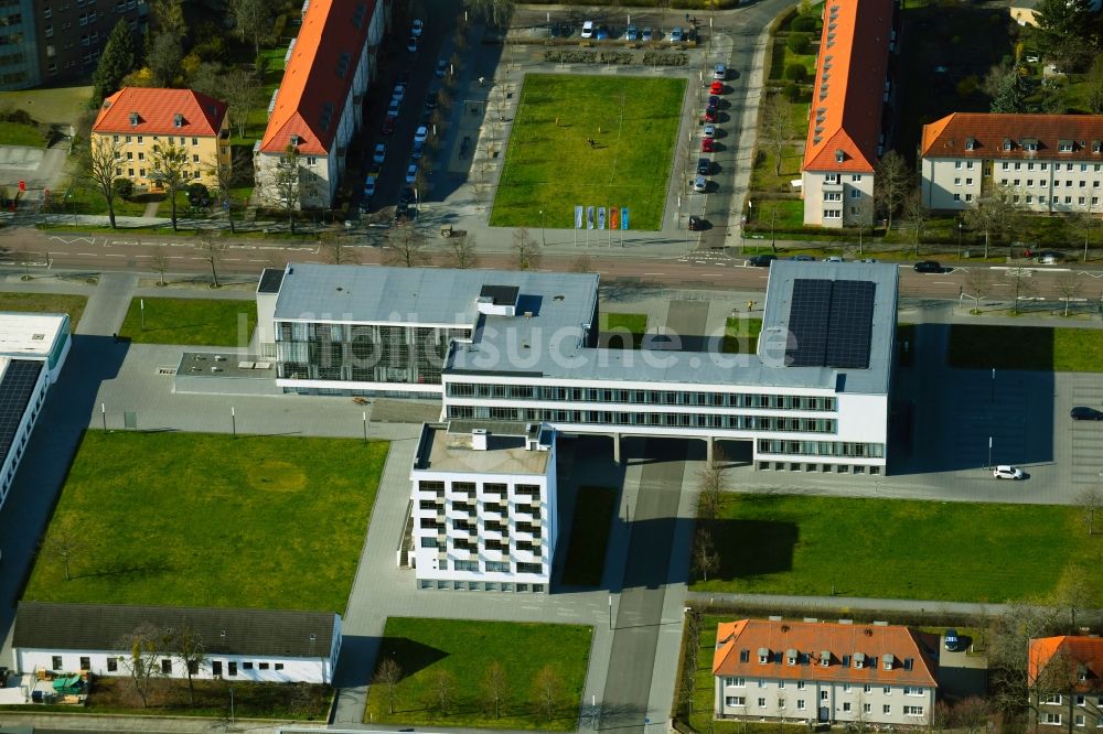 Dessau von oben - Museums- Gebäude- Ensemble Bauhaus in Dessau im Bundesland Sachsen-Anhalt, Deutschland