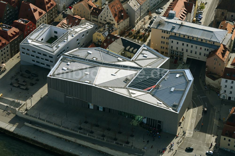 Luftaufnahme Regensburg - Museums- Gebäude- Ensemble Haus der Bayerischen Geschichte in Regensburg im Bundesland Bayern, Deutschland