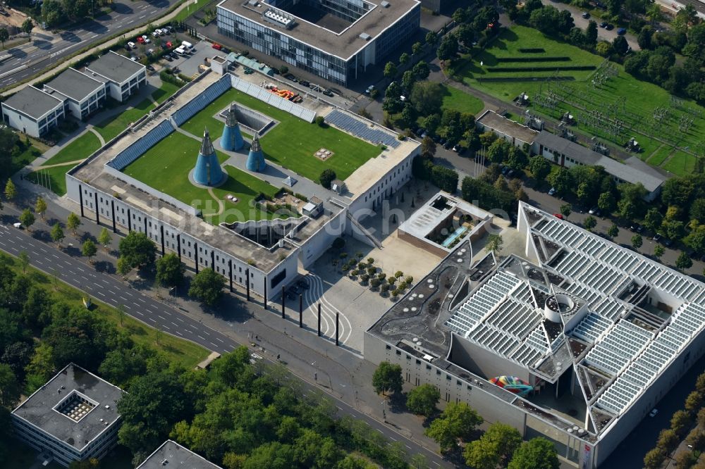 Bonn von oben - Museums- Gebäude- Ensemble des Kunstmuseum Bonn und der Bundeskunsthalle an der Friedrich-Ebert-Allee in Bonn im Bundesland Nordrhein-Westfalen, Deutschland
