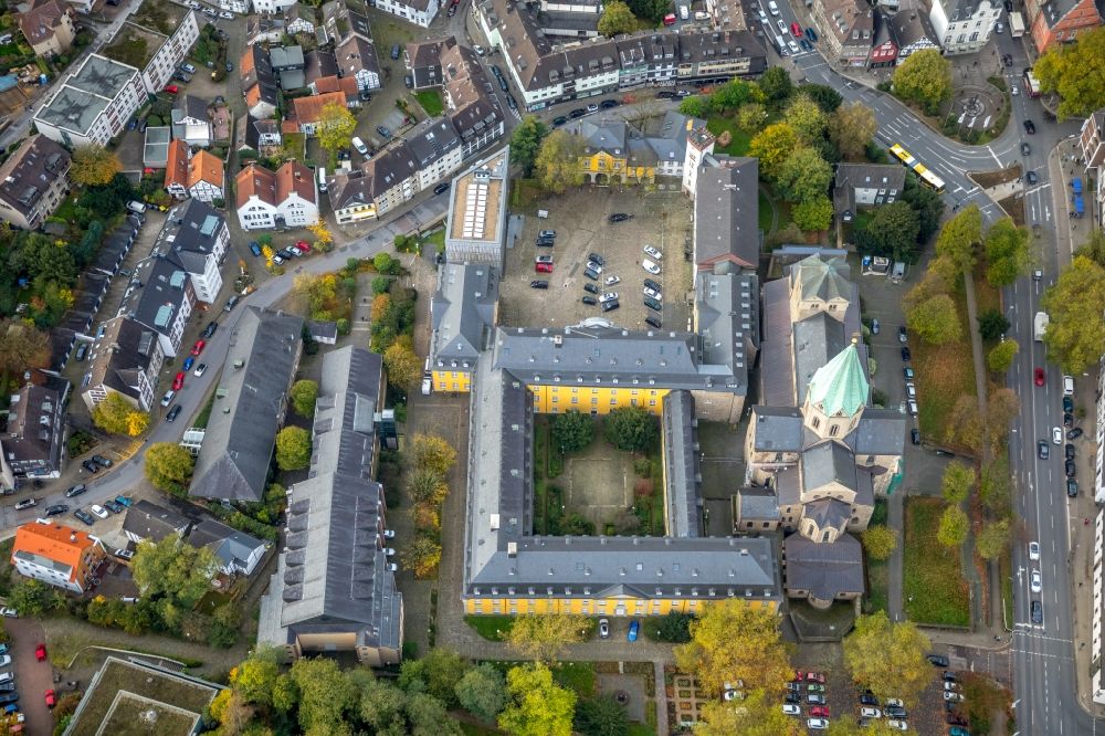 Essen von oben - Museums- Gebäude- Ensemble Propsteikirche Basilika Sankt Ludgerus in Werden im Bundesland Nordrhein-Westfalen, Deutschland