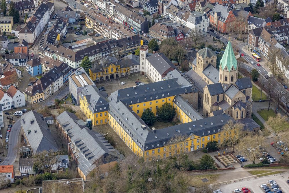 Luftaufnahme Werden - Museums- Gebäude- Ensemble Propsteikirche Basilika Sankt Ludgerus in Werden im Bundesland Nordrhein-Westfalen, Deutschland