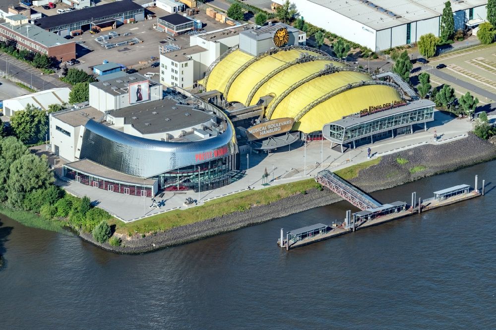Hamburg von oben - Musicaltheater von Stage Entertainment am Ufer der Elbe in Steinwerder in Hamburg
