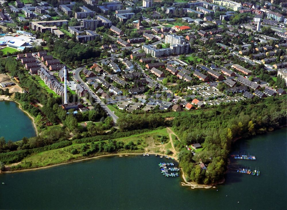 Luftbild Monheim am Rhein - Musikanten-Viertel vom Monheimer Baggersee aus gesehen in Monheim am Rhein im Bundesland Nordrhein-Westfalen