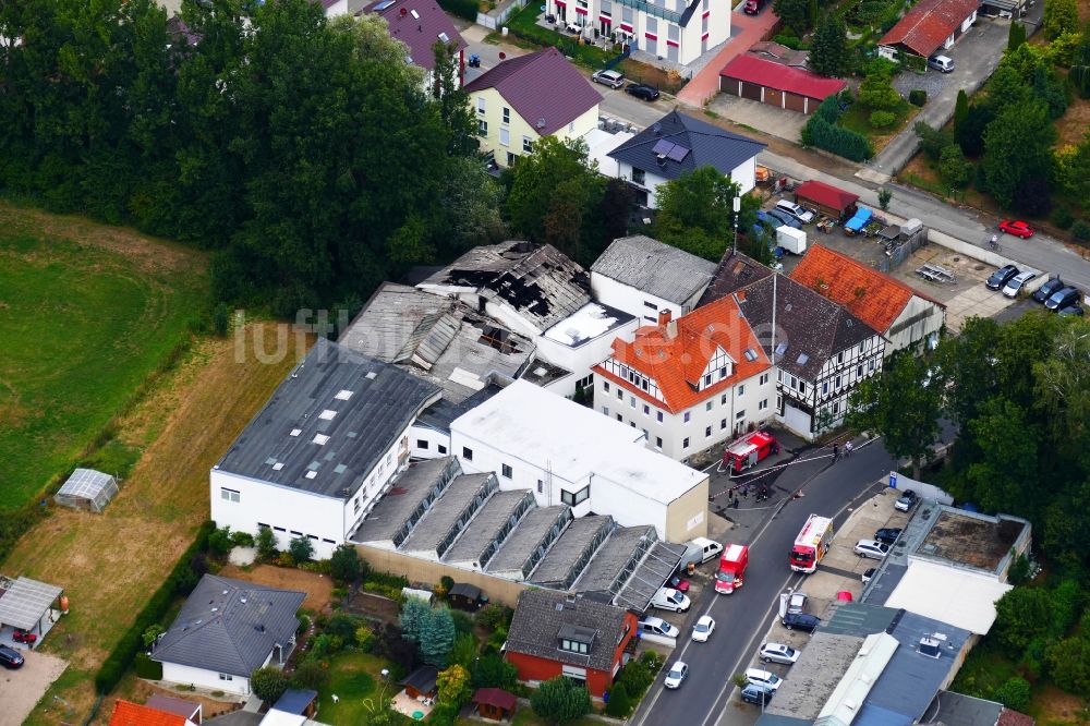 Luftaufnahme Göttingen - Nachlöscharbeiten nach einem Lagerhallenbrand in Göttingen im Bundesland Niedersachsen, Deutschland