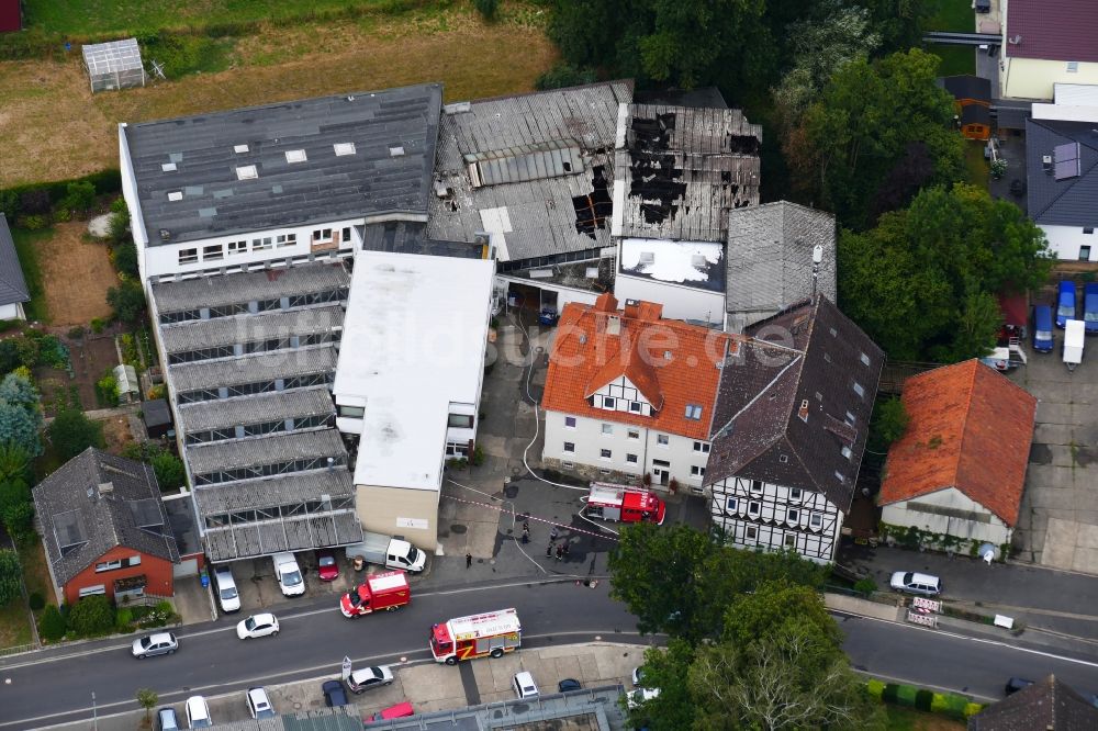 Göttingen von oben - Nachlöscharbeiten nach einem Lagerhallenbrand in Göttingen im Bundesland Niedersachsen, Deutschland