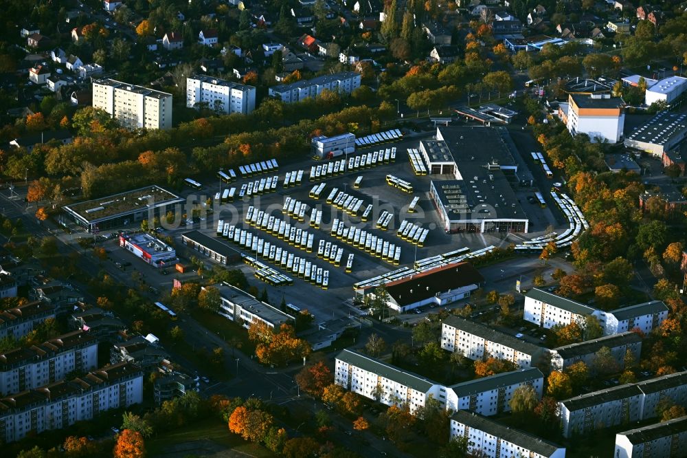Berlin von oben - Nahverkehrs- und Bus- Depot der Städtischen Verkehrsbetriebe BVG Betriebshof Spandau in Berlin, Deutschland