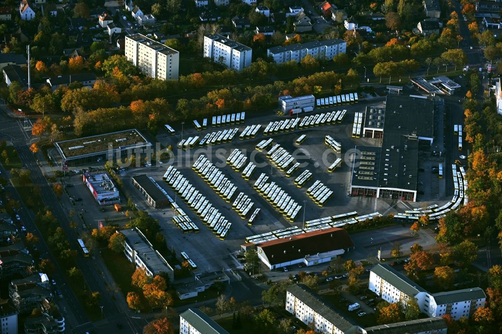 Luftbild Berlin - Nahverkehrs- und Bus- Depot der Städtischen Verkehrsbetriebe BVG Betriebshof Spandau in Berlin, Deutschland