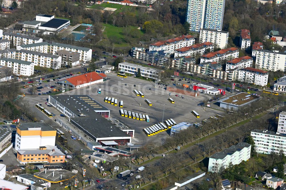 Berlin von oben - Nahverkehrs- und Bus- Depot der Städtischen Verkehrsbetriebe BVG Betriebshof Spandau in Berlin, Deutschland