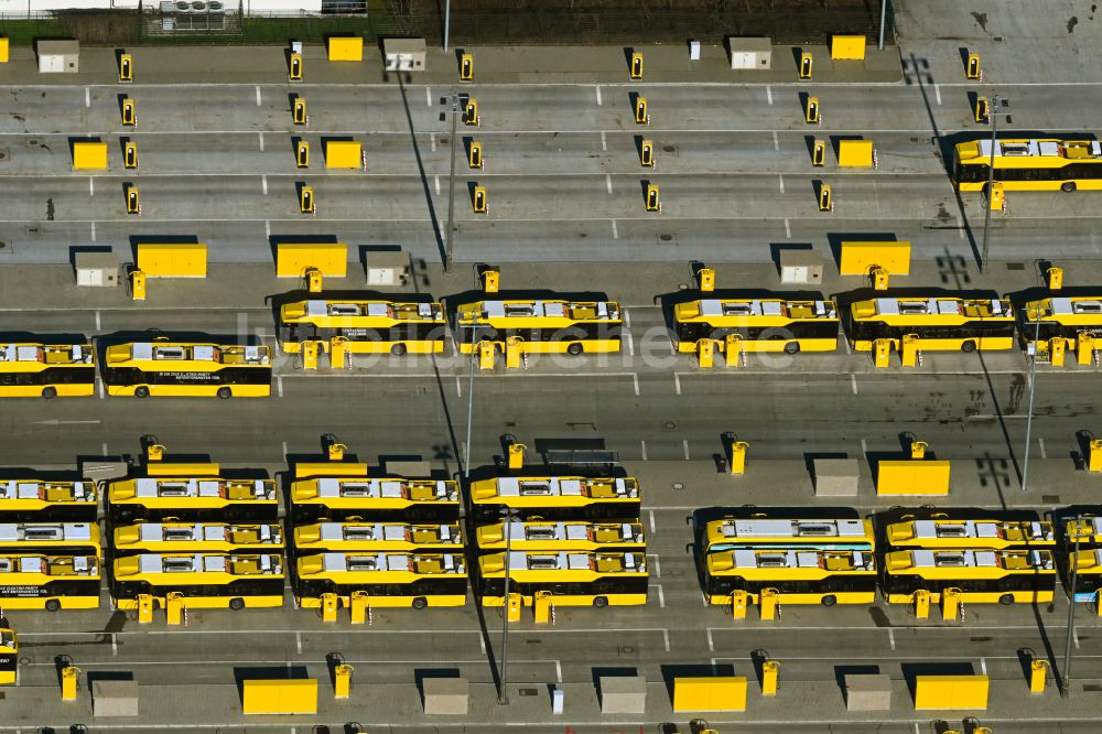 Berlin aus der Vogelperspektive: Nahverkehrs- und Bus- Depot der Städtischen Verkehrsbetriebe im Ortsteil Weißensee in Berlin, Deutschland
