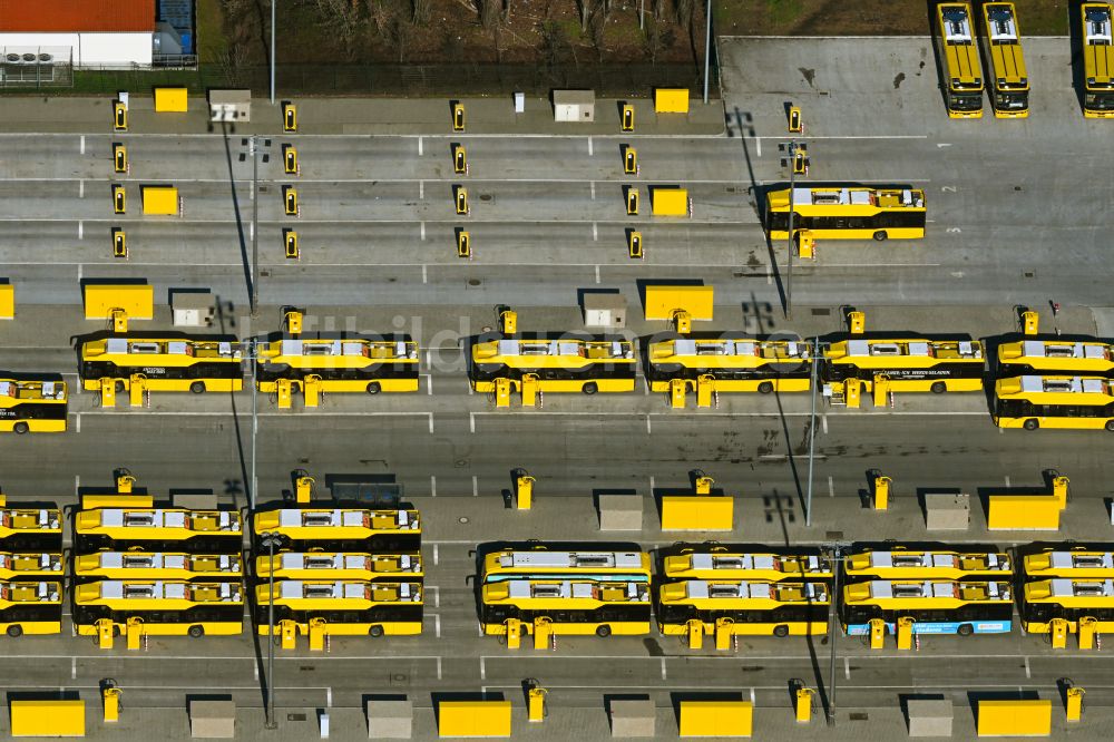 Berlin von oben - Nahverkehrs- und Bus- Depot der Städtischen Verkehrsbetriebe im Ortsteil Weißensee in Berlin, Deutschland