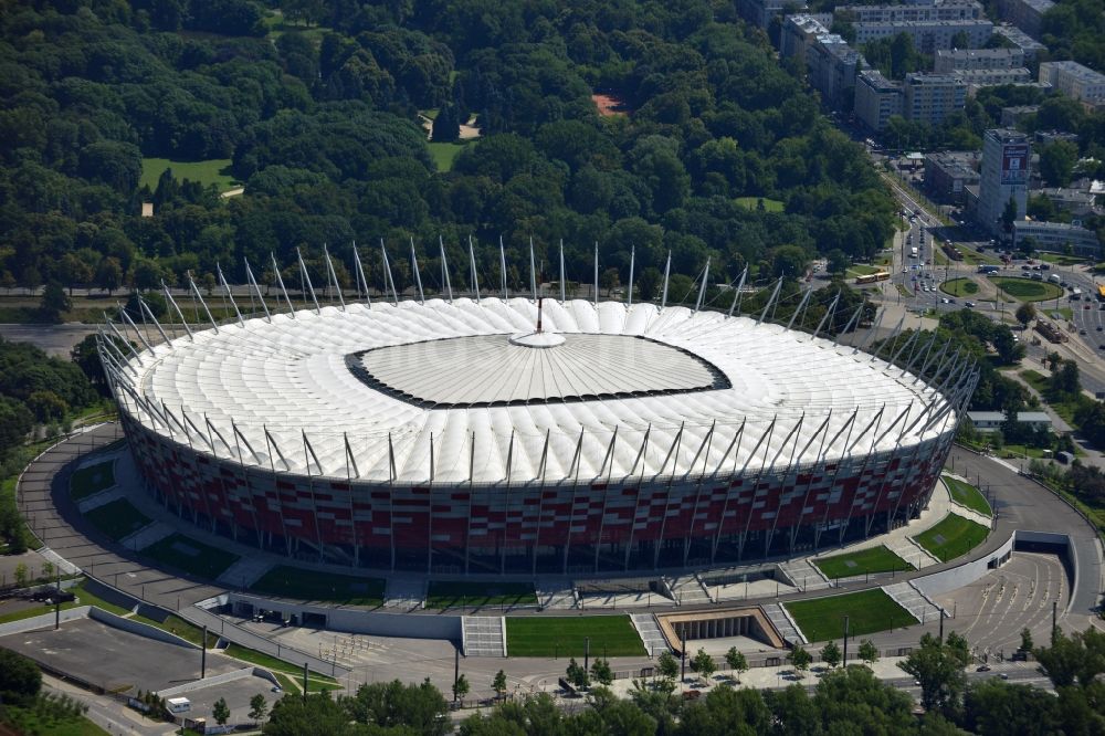 Luftaufnahme Warschau - National Stadion im Stadtteil Praga am Weichselufer in Warschau in Polen