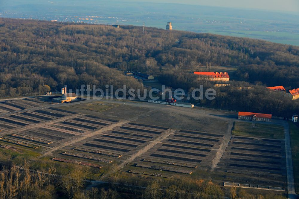 Luftaufnahme Weimar - Nationale Mahn- und Gedenkstätte der DDR Buchenwald im Ortsteil Ettersberg in Weimar im Bundesland Thüringen, Deutschland