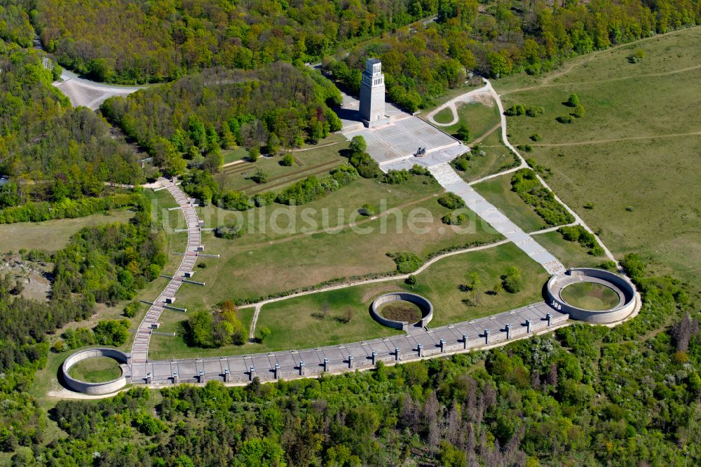 Luftaufnahme Weimar - Nationale Mahn- und Gedenkstätte der DDR Buchenwald im Ortsteil Ettersberg in Weimar im Bundesland Thüringen, Deutschland