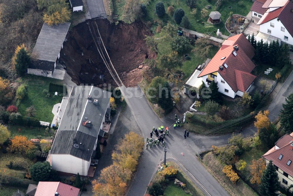 Luftbild Schmalkalden - Natur- Katastrophe durch Erdfall und Krater - Bildung im Stadtbereich von Schmalkalden im Bundesland Thüringen