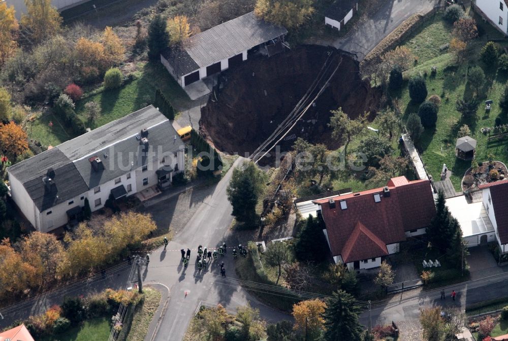 Luftaufnahme Schmalkalden - Natur- Katastrophe durch Erdfall und Krater - Bildung im Stadtbereich von Schmalkalden im Bundesland Thüringen