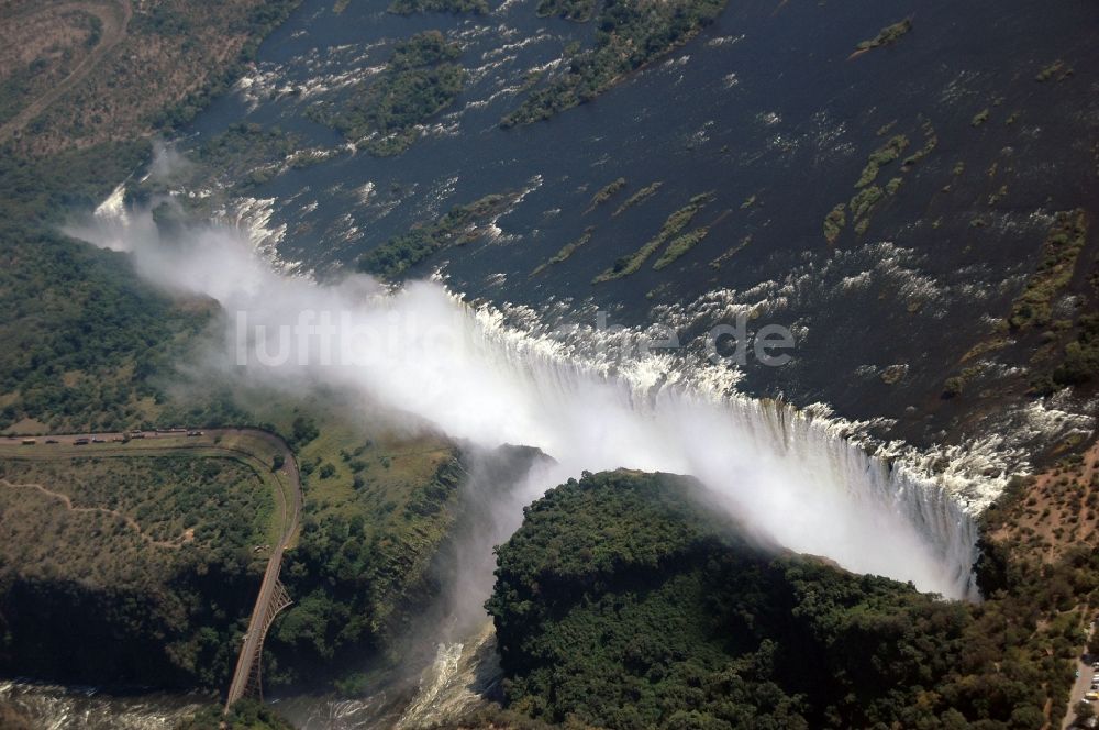 Victoria Falls aus der Vogelperspektive: Naturschauspiel Victoriafälle in Matabeleland North Province, Simbabwe