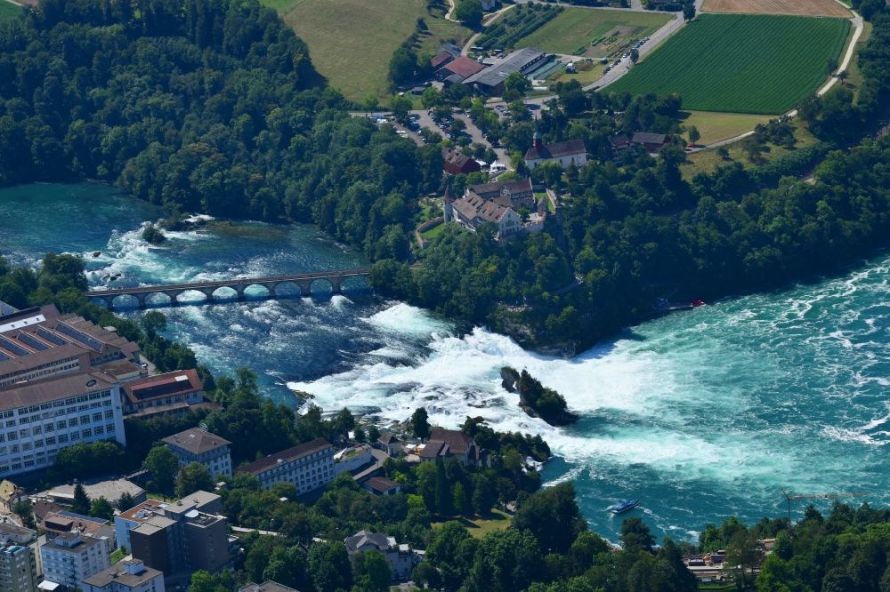 Luftbild Neuhausen am Rheinfall - Naturschauspiel des Wasserfalls Rheinfall bei Schaffhausen in Neuhausen am Rheinfall im Kanton Schaffhausen, Schweiz