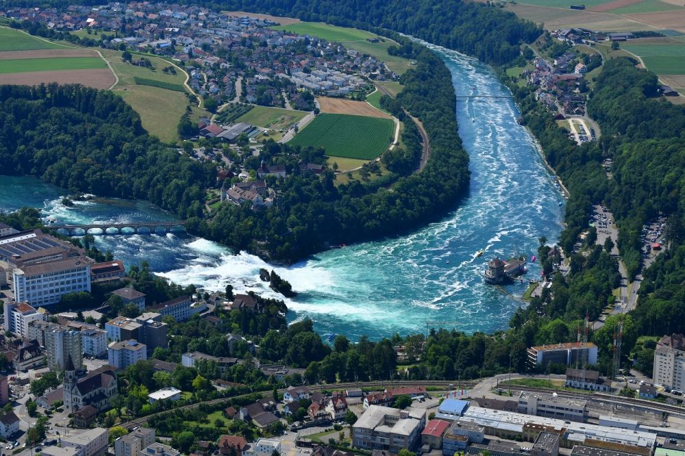 Luftbild Neuhausen am Rheinfall - Naturschauspiel des Wasserfalls Rheinfall bei Schaffhausen in Neuhausen am Rheinfall im Kanton Schaffhausen, Schweiz