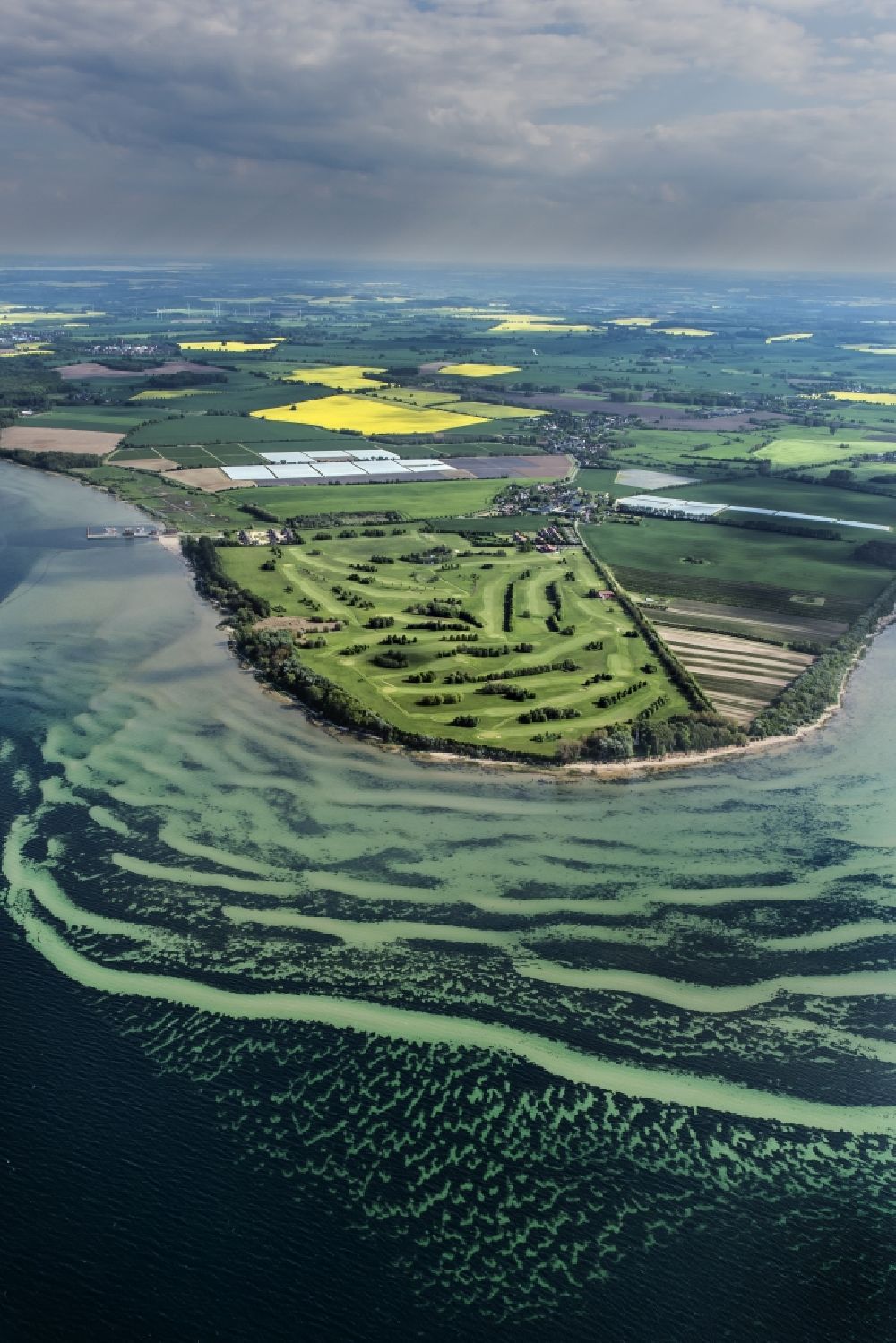Luftaufnahme Hohenkirchen - Naturschutzgebiet Strandlandschaft und Sanddünen entlang der Ostsee- Küste Bock im Bundesland Mecklenburg-Vorpommern