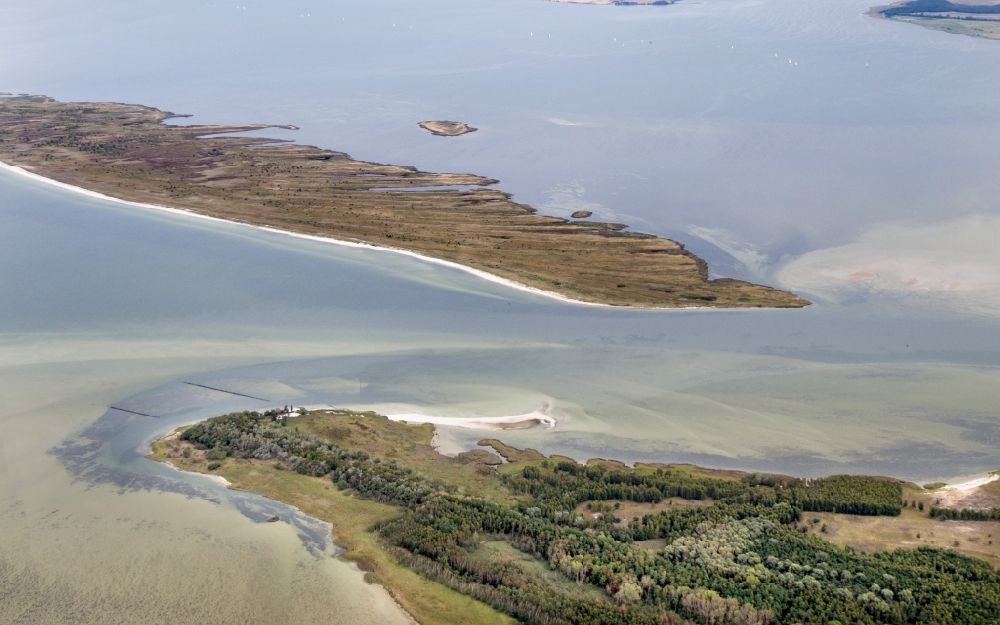 Luftbild Insel Hiddensee - Naturschutzgebiet Strandlandschaft und Sanddünen entlang der Ostsee- Küste Bock im Bundesland Mecklenburg-Vorpommern
