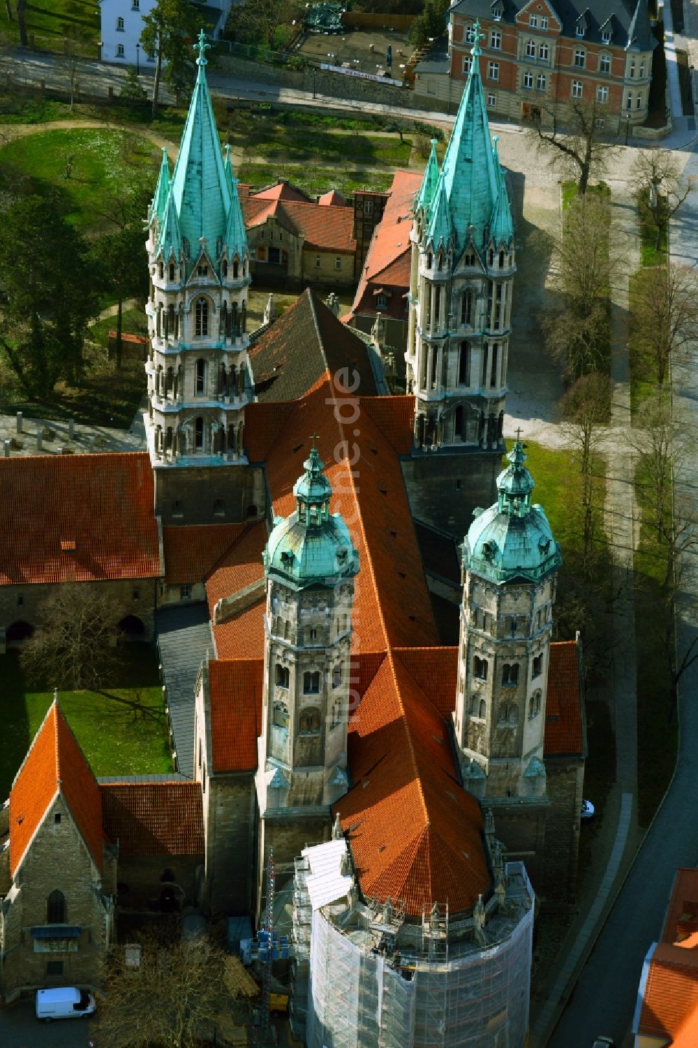 Luftbild Naumburg (Saale) - Naumburger Dom St. Peter und St. Paul in Naumburg - Saale im Bundesland Sachsen-Anhalt, Deutschland