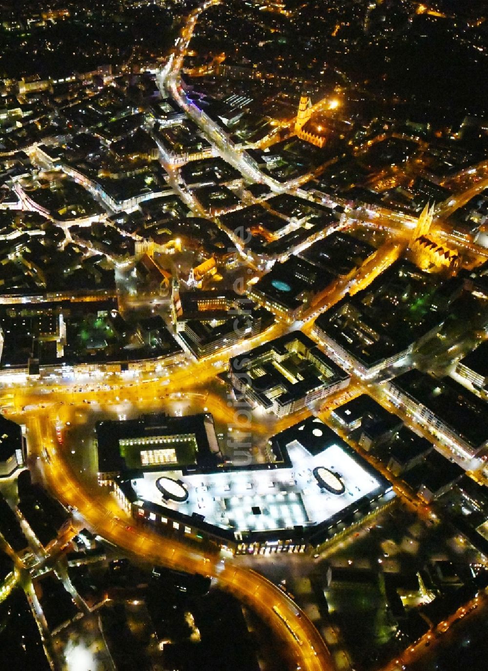 Luftbild Braunschweig - Nächtlicher Altstadtbereich und Innenstadtzentrum in Braunschweig im Bundesland Niedersachsen, Deutschland