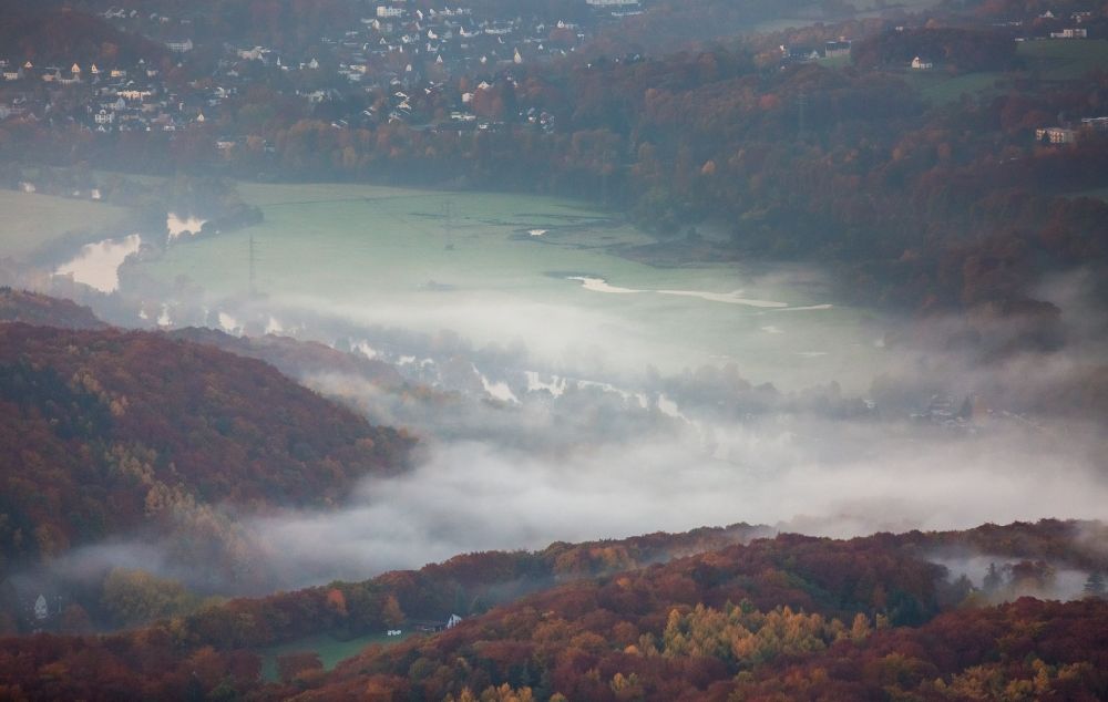 Witten von oben - Nebel und Morgenstimmung über dem Ruhrtal in Witten im Bundesland Nordrhein-Westfalen