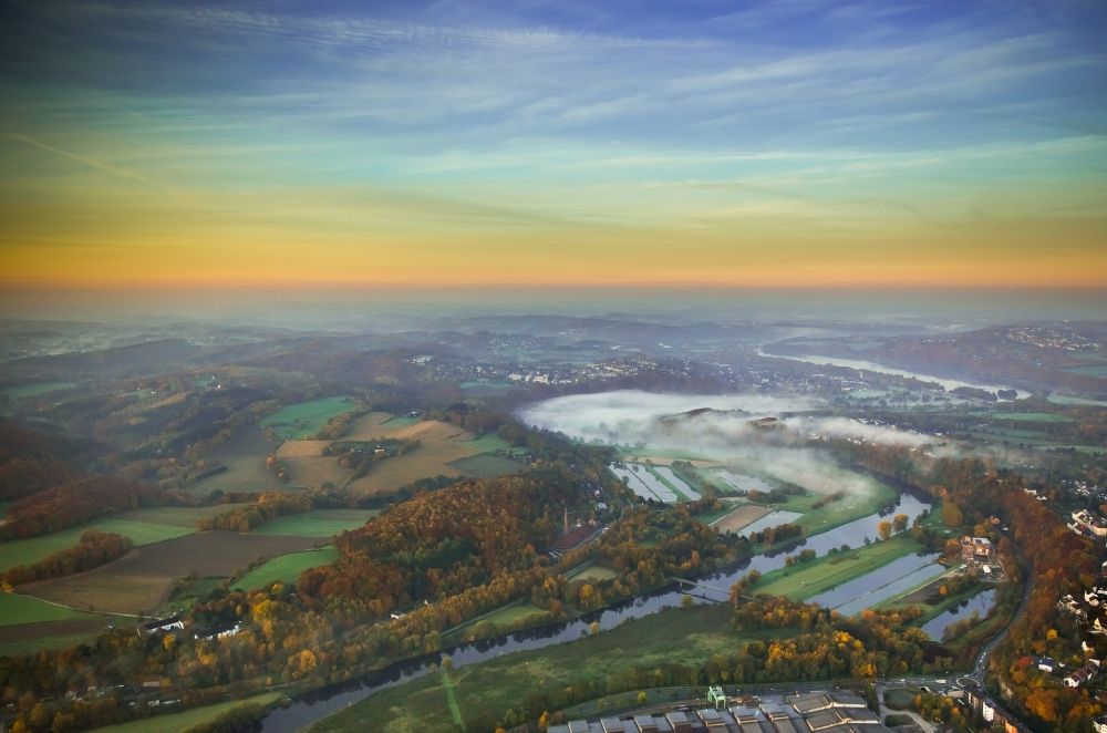 Luftbild Witten - Nebel und Morgenstimmung über Wassergewinnungsanlagen am Ufer des Flusses in Witten im Bundesland Nordrhein-Westfalen