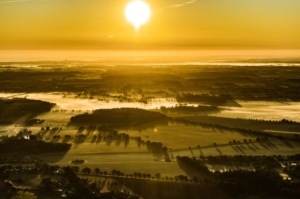 Luftbild Wensin - Nebel- und Wolken- Schicht in der Holsteinischen Schweiz in Wensin im Bundesland Schleswig-Holstein, Deutschland