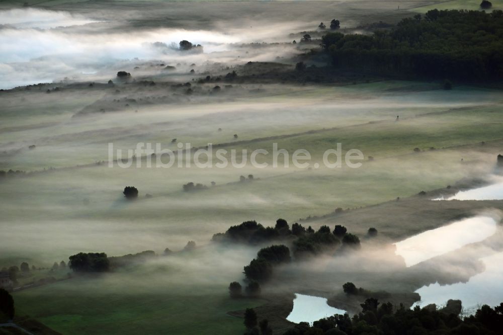 Luftbild Roskow - Nebel- und Wolken- Schicht in Roskow im Bundesland Brandenburg, Deutschland