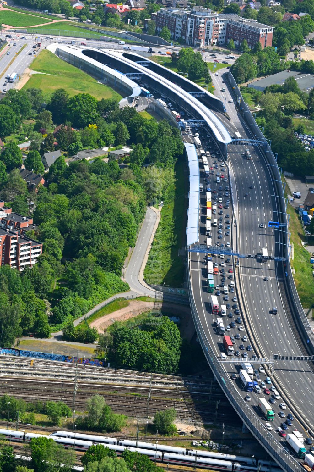 Hamburg von oben - Neubau des Autobahn- Tunnelbauwerk der BAB A7 Bahrenfelder Deckel in Hamburg, Deutschland