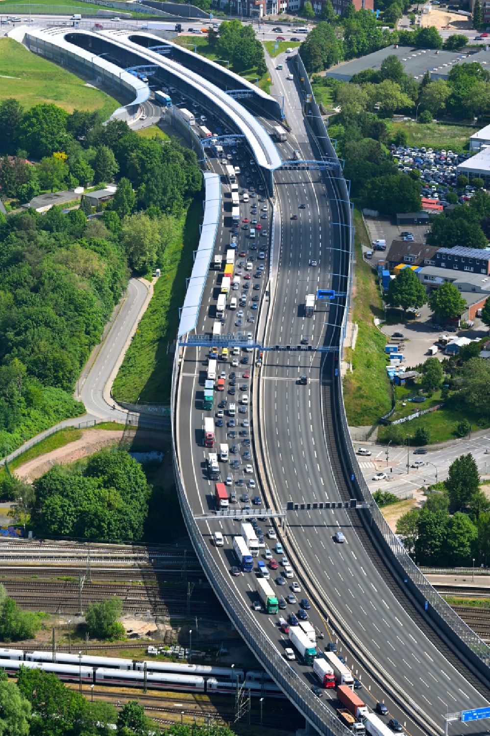 Hamburg aus der Vogelperspektive: Neubau des Autobahn- Tunnelbauwerk der BAB A7 Bahrenfelder Deckel in Hamburg, Deutschland