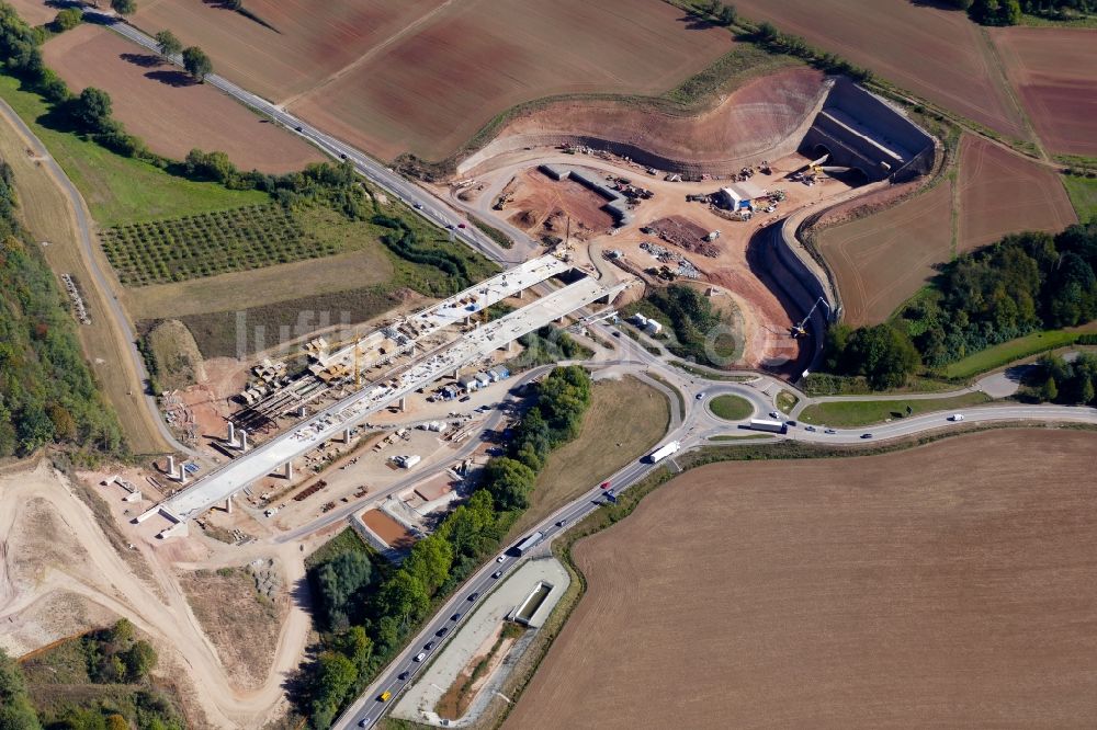 Sontra aus der Vogelperspektive: Neubau des Autobahn- Tunnelbauwerk der BAB A44 in Sontra im Bundesland Hessen, Deutschland