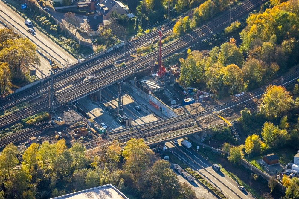Mülheim an der Ruhr aus der Vogelperspektive: Neubau des Bahn- Brückenbauwerk über der Autobahn BAB A40 in Mülheim an der Ruhr im Bundesland Nordrhein-Westfalen, Deutschland