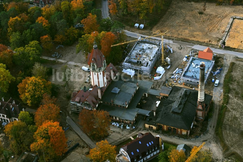 Beelitz aus der Vogelperspektive: Neubau am Baudenkmal Heizkraftwerk Beelitz-Heilstätten in Beelitz im Bundesland Brandenburg, Deutschland