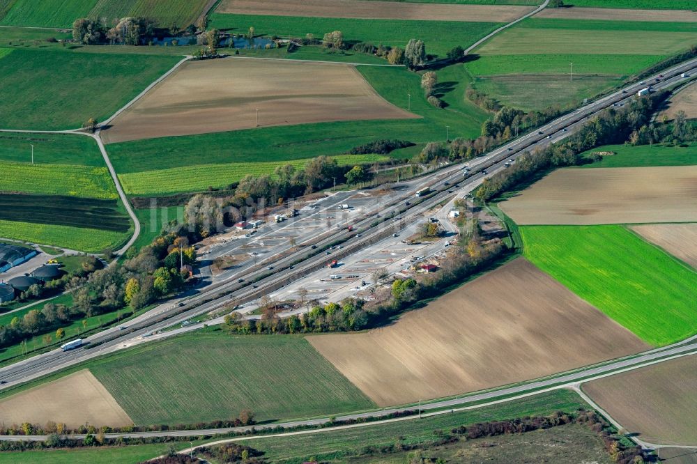 Vöhringen aus der Vogelperspektive: Neubau- Baustelle der Autobahn Parkplatz an der A81 in Vöhringen im Bundesland Baden-Württemberg, Deutschland