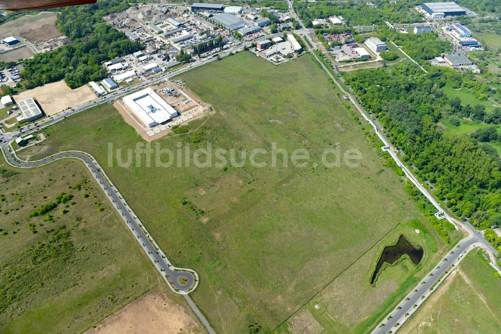 Luftaufnahme Berlin - Neubau- Baustelle im Gewerbegebiet CleanTech Business Park im Ortsteil Marzahn in Berlin, Deutschland