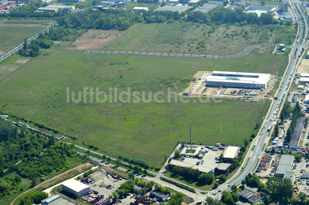Luftbild Berlin - Neubau- Baustelle im Gewerbegebiet CleanTech Business Park im Ortsteil Marzahn in Berlin, Deutschland