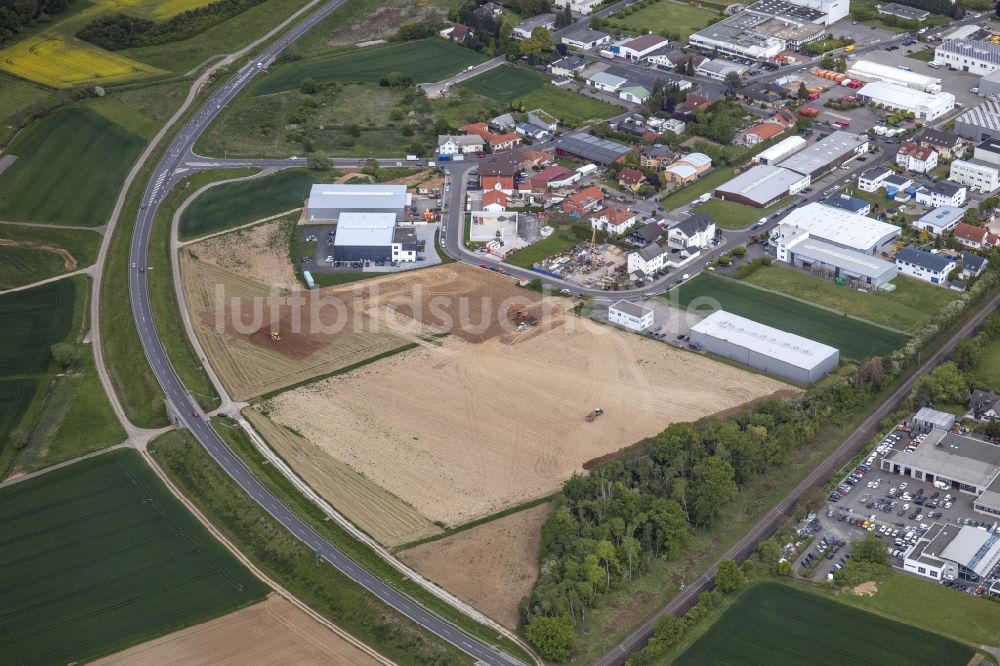 Nidderau von oben - Neubau- Baustelle im Gewerbegebiet Am Lindenbäumchen im Ortsteil Heldenbergen in Nidderau im Bundesland Hessen, Deutschland