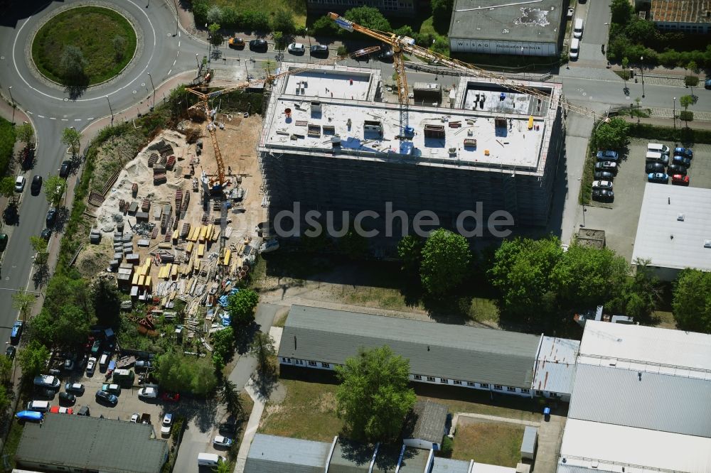 Luftaufnahme Teltow - Neubau- Baustelle im Gewerbegebiet Rheinstraße Ecke Neißestraße in Teltow im Bundesland Brandenburg, Deutschland