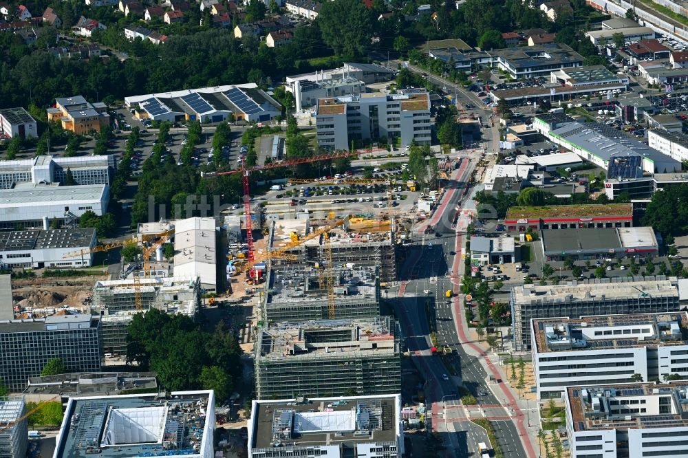 Erlangen aus der Vogelperspektive: Neubau- Baustelle im Gewerbegebiet Siemens- Campus in Erlangen im Bundesland Bayern, Deutschland